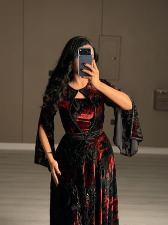 فستان سهرة مخمل احمر واسود