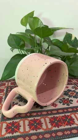 كوب قهوة بمسكة قلب وردي (300ملم)