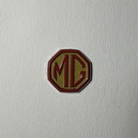 ملصقات معدنية ام جي