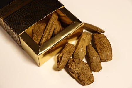 عود فاخر