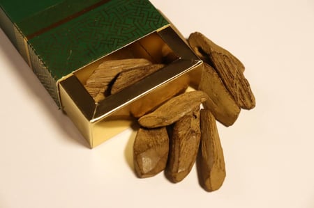 عود فاخر