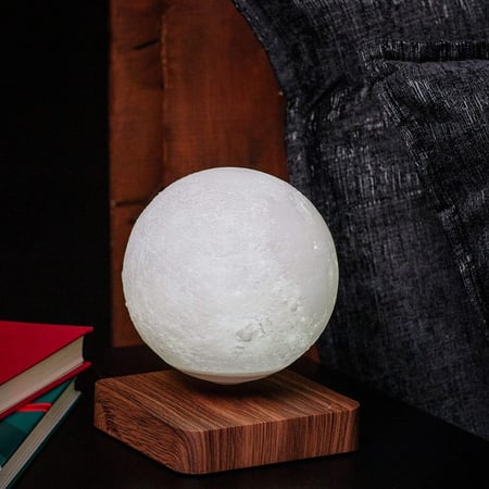 اضاءة القمر تطفو بالهواء