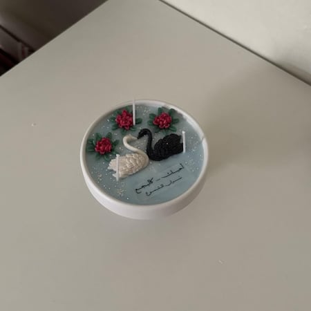 بجعتان بالبحيرة و ورود اللوتس | دوڤ