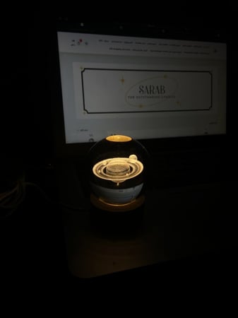 بلورة زحل المضيء