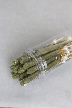 اعواد سكر نكهات بالحبق