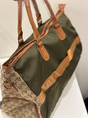 شنطة لون جيشي متعددة الاستخدامات