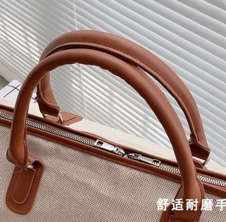 شنطة ثيم دزني متعددة الاستخدامات (لون بيج)