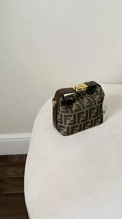 شنطه فندي  بني