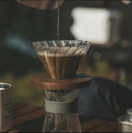 قمع زجاج قاعدة خشب شفاف 02