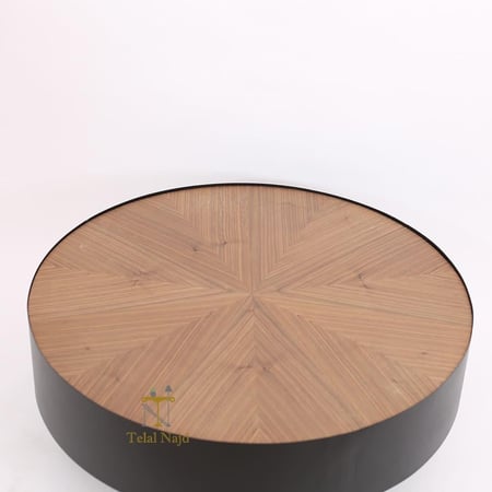 طاولة قهوة لون اسود مع بني  سطح قشرة جوز