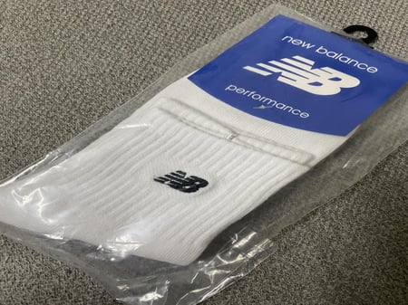 جوارب نيوبالانس طويل أبيض