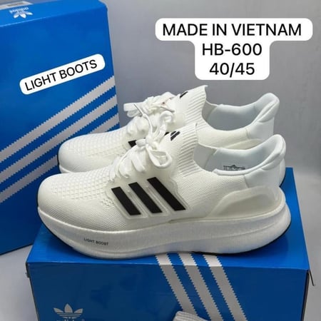 حذاء اديداس رياضي