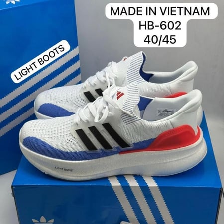 حذاء اديداس رياضي