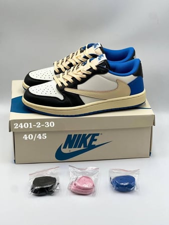 حذاء نايك ترافيس