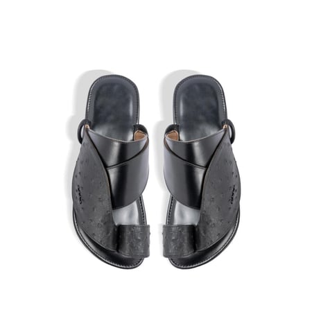 حذاء شرقي مريح