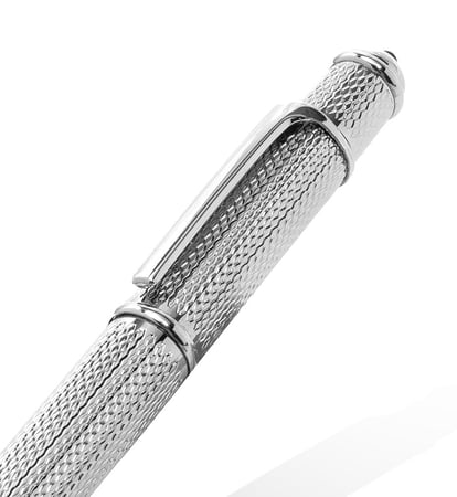 قلم فضي منقوش