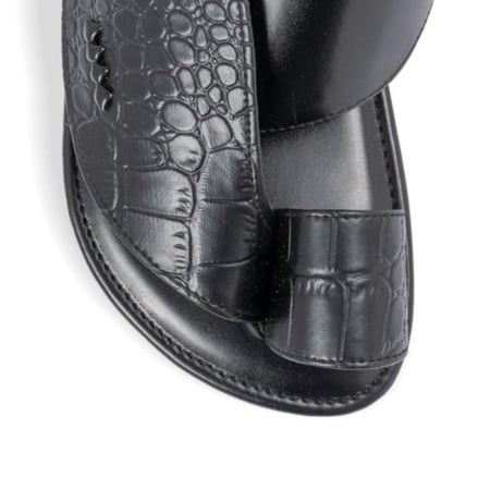 حذاء شرقي أسود