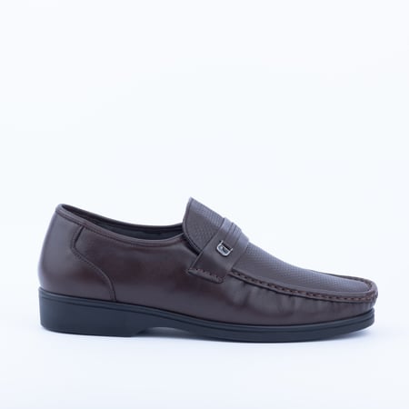 حذاء جلد طبيعي منقوش وتوكة - بني