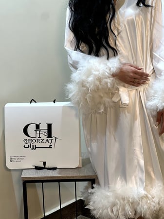 روب عروس اكمام ريش