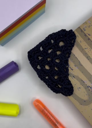 فاصل كتاب كروشيه