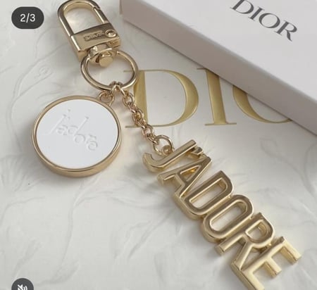 ميدالية dior