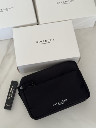 شنطة يد givince