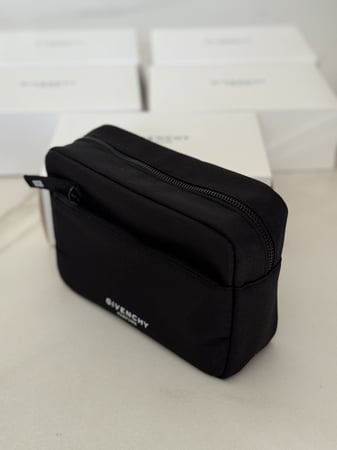 شنطة يد givince