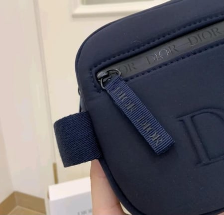 شنطة يد من dior