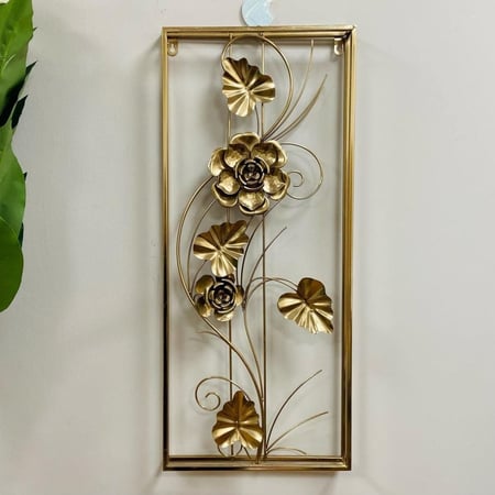 لوحة حديد جدارية ورود ذهبية