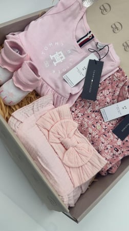 طقم تومي هيلفقر فستان وافرهول