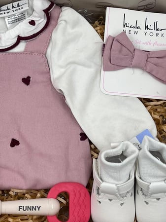 طقم بينك بقلوب حمراء