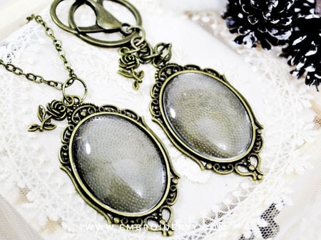 قلادة و ميدالية برونزي