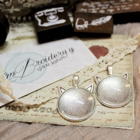 قلائد فضية شكل قطة