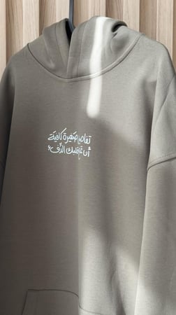 بلوفر زيتي ( تفاصيل صغيرة )