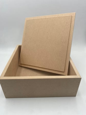 صندوق خشبي مع غطاء