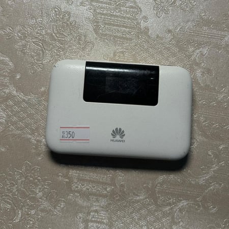 هواوي راوتر مستخدم  4 جي 20 ساعة عمل مع باور بانك مدمج، 10 مستخدمين، أبيض - E5770