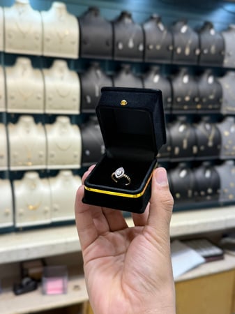 خاتم ذهب عيار 18 تصميم الماس غرامين