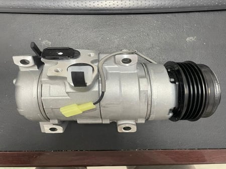 13366DI كمبروسر مكيف تويوتا افانزا  بدون حساس 12 فولت 4 خط COMPRESSO