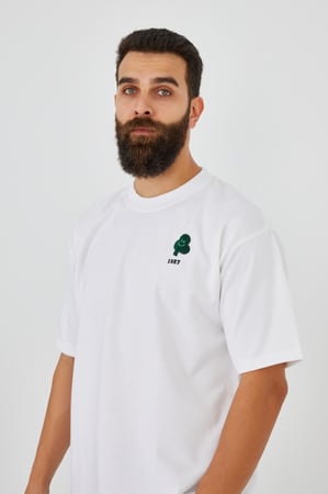 تيشيرت أبيض بكتابة 1987