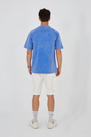 طقم تيشيرت أزرق فاتح باهت معا شورت اوف وايت كارجو بجيوب بخصر مطاطي