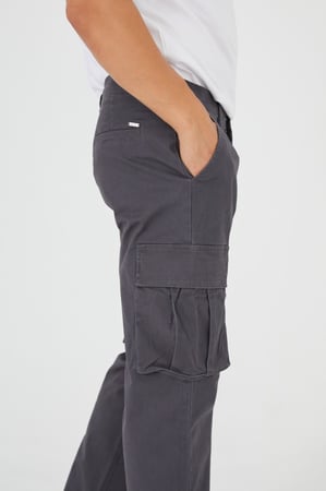 بنطال فيراني غامق كارجو مزين بيجيوب من الجنب