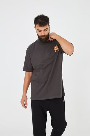 تيشيرت اوفر سايز فيراني بتطريز على شكل شبح