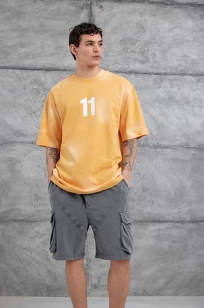 تيشيرت منقاوي قطني ناعم ببقع عشوائية بطباعة من الامام 11