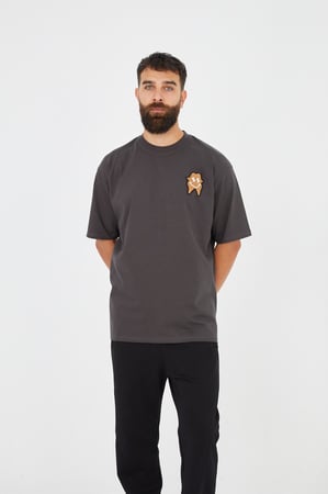 تيشيرت اوفر سايز فيراني بتطريز على شكل شبح