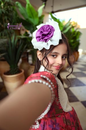 فستان بتطريزات ورد فاخره