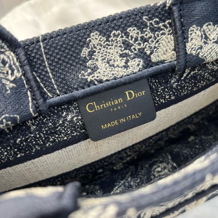 DIOR