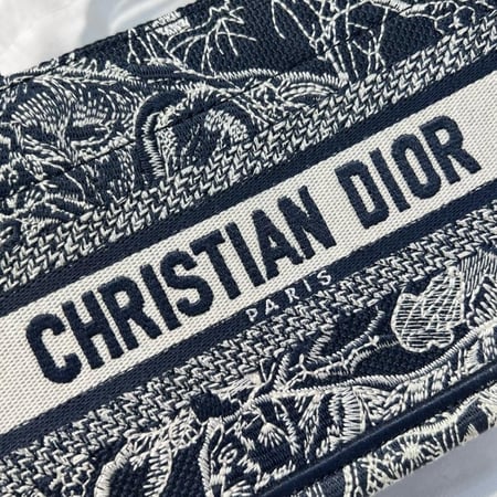 DIOR