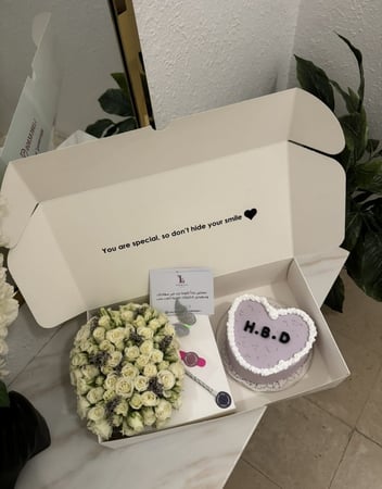 بوكس الكيك مع الورد