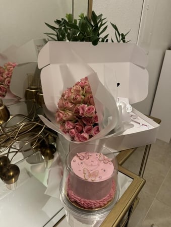 بوكس الورد مع الكيك -2