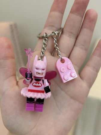 تعليقة pink Batman مع تعليقة مكعب